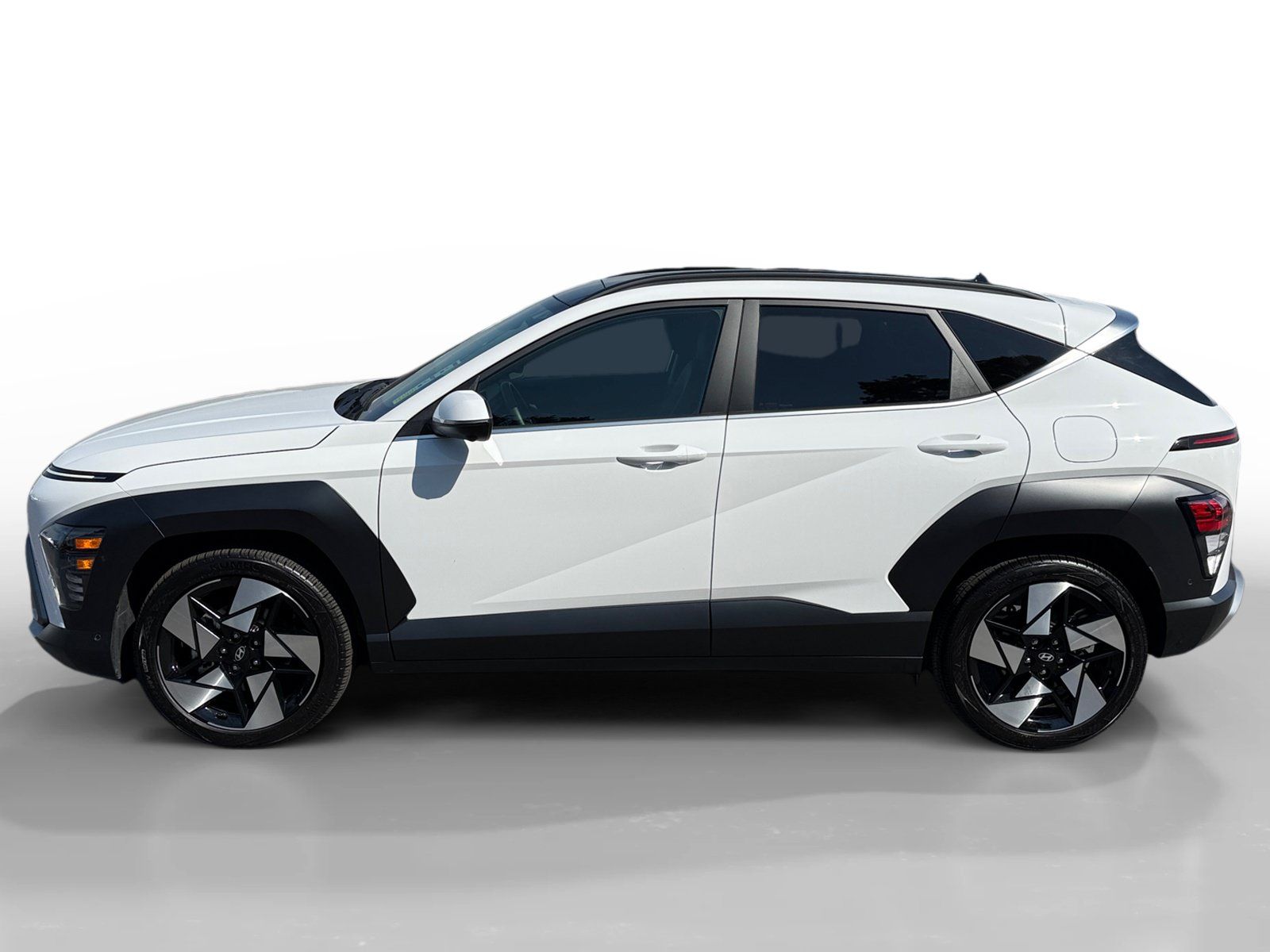 Certified 2025 Hyundai Kona Limited FWD image 2