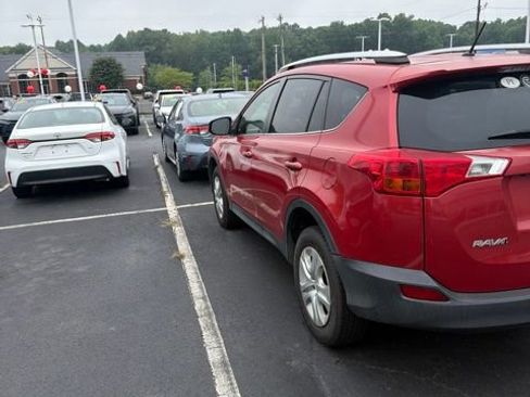 Used 2013 Toyota RAV4 LE FWD image 4
