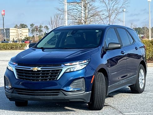 Used 2023 Chevrolet Equinox LS w/ LS Convenience Package image 3