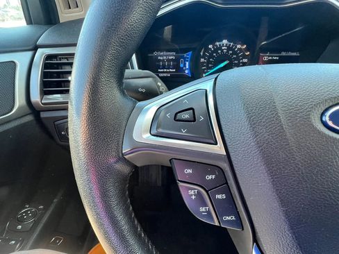 Used 2017 Ford Fusion Energi SE image 19