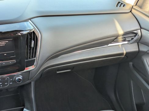 Used 2021 Chevrolet Traverse LS image 18