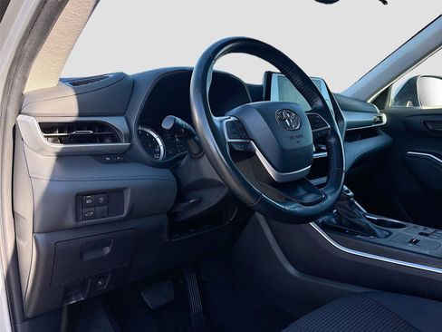 Used 2024 Toyota Highlander LE image 10