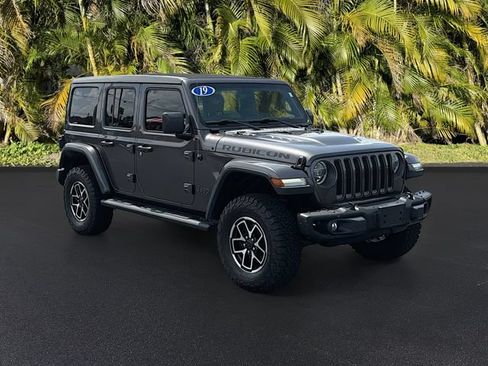 Used 2019 Jeep Wrangler Unlimited Rubicon AWD/4WD image 2