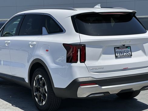 Certified 2026 Kia Sorento S w/ S Panoramic Sunroof Package FWD image 5