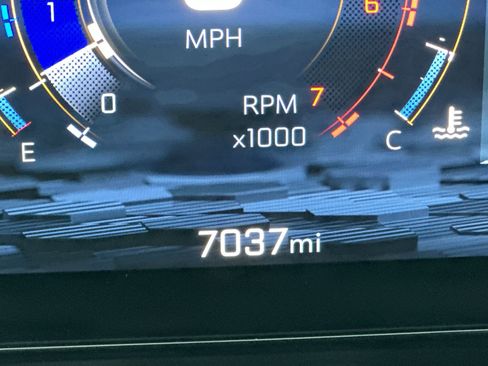 Used 2025 Chevrolet Suburban High Country image 15