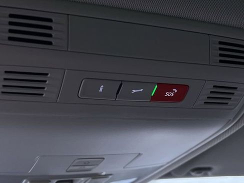 Used 2025 Volkswagen Taos SE image 26