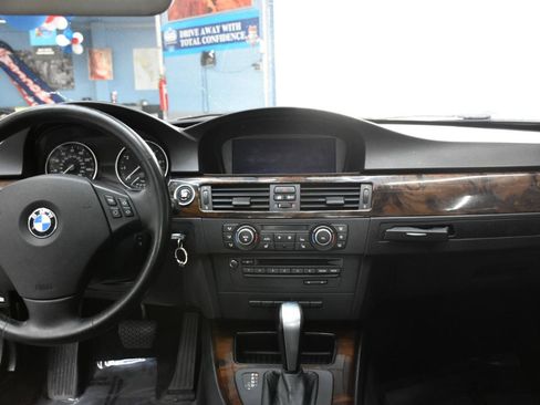 Used 2011 BMW 328i xDrive Sedan AWD/4WD image 23