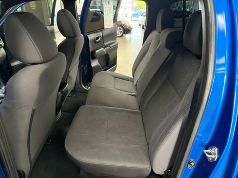 Used 2016 Toyota Tacoma TRD Sport w/ Towing Package image 18