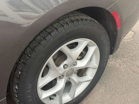 Used 2017 Chrysler Pacifica Touring Plus w/ Tire & Wheel Group image 27