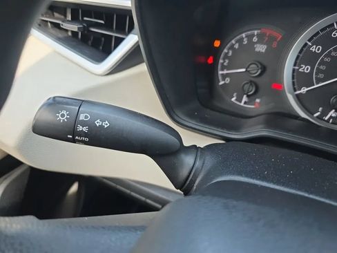 Used 2020 Toyota Corolla LE FWD image 20