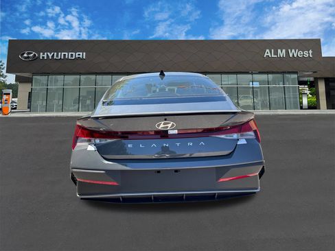 Certified 2025 Hyundai Elantra Sport FWD image 6