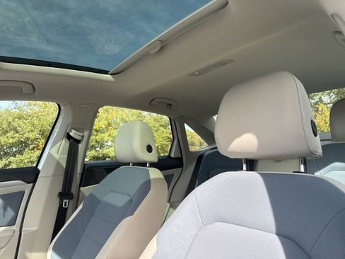 Certified 2025 Volkswagen Jetta SE image 13