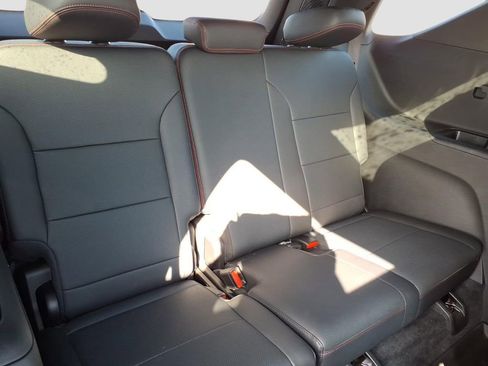 Used 2024 Chevrolet Traverse RS image 16