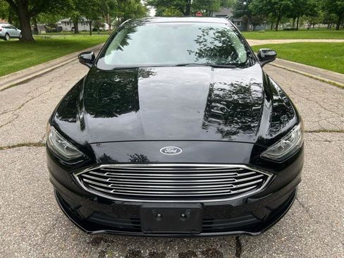 Used 2017 Ford Fusion SE FWD image 3