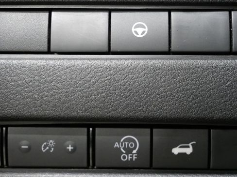 Used 2025 Nissan Rogue SV AWD/4WD image 14