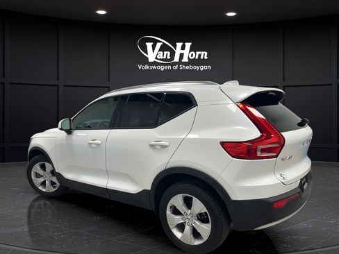 Used 2022 Volvo XC40 T5 Momentum AWD/4WD image 5