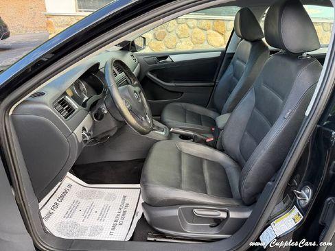 Used 2012 Volkswagen Jetta SEL FWD image 3
