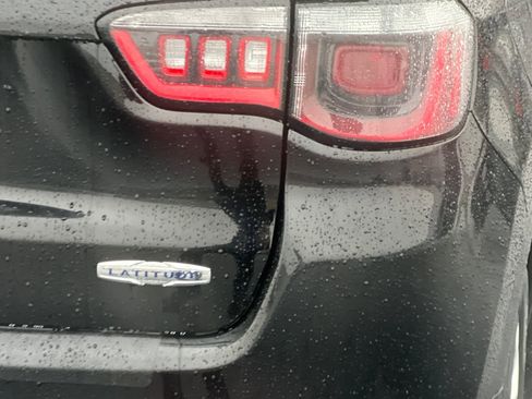 Used 2024 Jeep Compass Latitude image 29