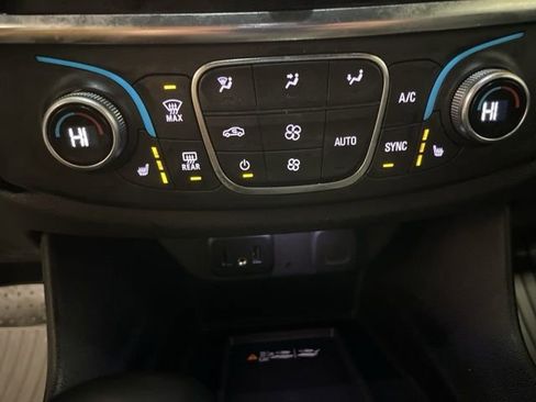 Used 2023 Chevrolet Traverse LT image 25