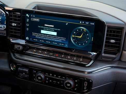 Used 2023 Chevrolet Silverado 1500 ZR2 image 18