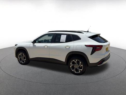 Used 2025 Chevrolet Trax LT FWD image 10