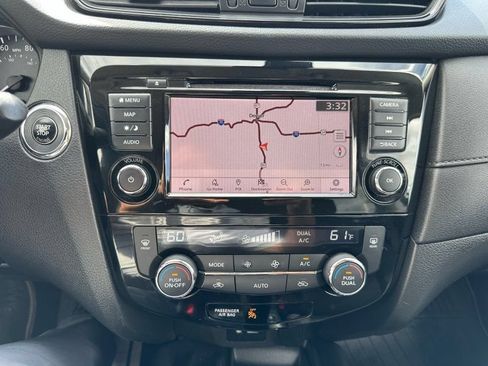 Used 2019 Nissan Rogue SV w/ Premium Package AWD/4WD image 25