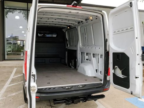 Used 2023 Mercedes-Benz Sprinter 2500 image 38