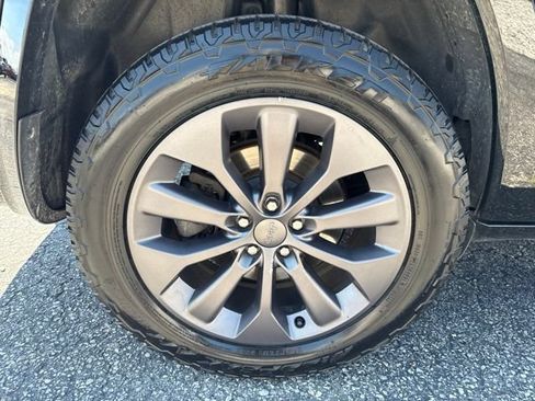 Used 2019 Jeep Cherokee High Altitude AWD/4WD image 13