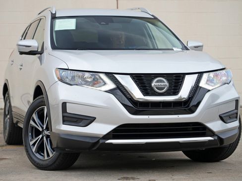 Used 2019 Nissan Rogue SV w/ Premium Package AWD/4WD image 2