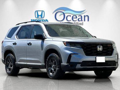 New 2025 Honda Pilot TrailSport image 7