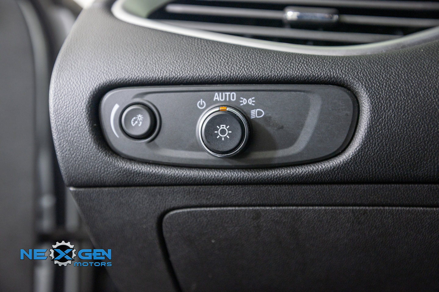 Used 2022 Chevrolet Malibu LT FWD image 14