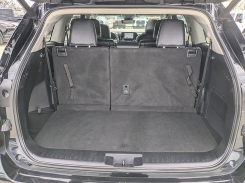 Used 2023 Toyota Highlander XLE image 31
