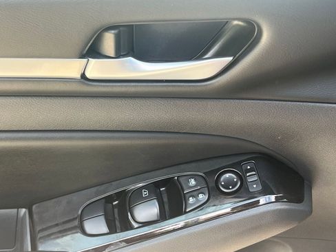 Used 2023 Nissan Altima 2.5 SV FWD image 23