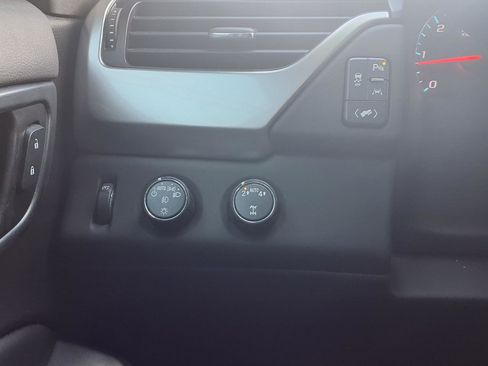 Used 2019 Chevrolet Suburban LT w/ Luxury Package image 18