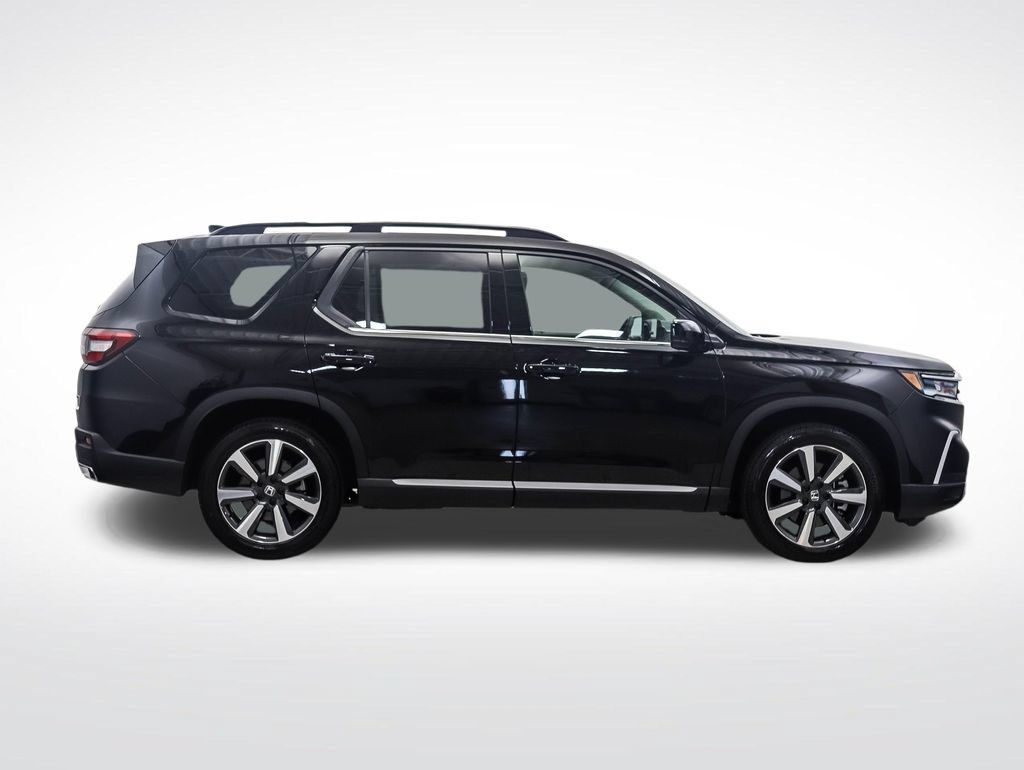 Used 2023 Honda Pilot Touring image 6