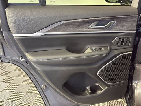 Used 2022 Jeep Grand Cherokee Limited 4xe image 22