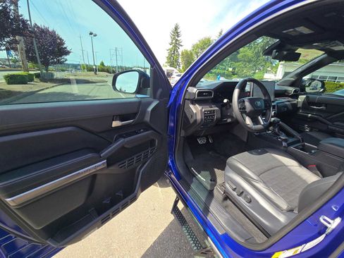 Certified 2025 Toyota Tacoma TRD Sport w/ TRD Sport Premium Package AWD/4WD image 20