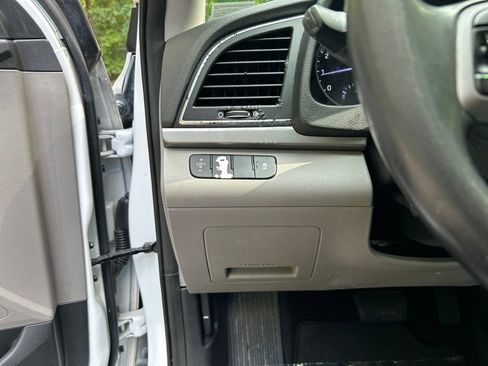 Used 2017 Hyundai Elantra ECO FWD image 25