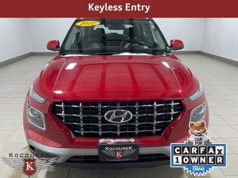 Used 2022 Hyundai Venue SEL image 2