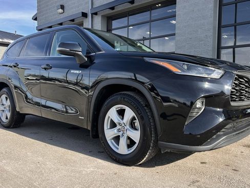 Used 2021 Toyota Highlander LE image 11