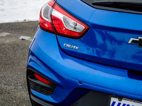 Used 2019 Chevrolet Cruze LT w/ Convenience Package image 8