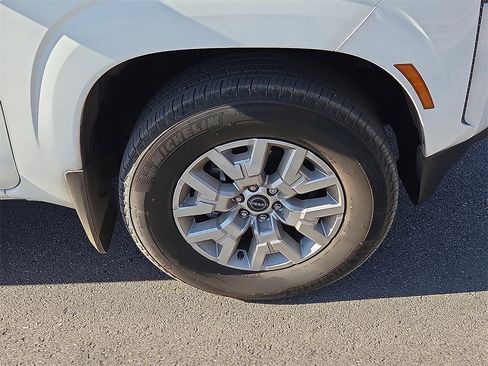 Used 2024 Nissan Frontier SV w/ SV Convenience Package image 7