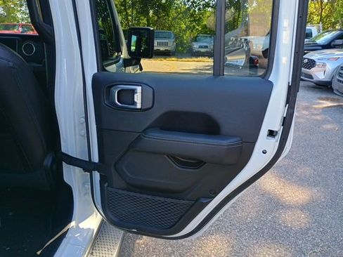 Used 2022 Jeep Wrangler Unlimited Sahara w/ LED Lighting Group image 16