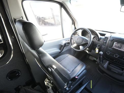 Used 2015 Mercedes-Benz Sprinter 2500 image 17