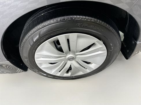 Used 2023 Nissan Leaf S image 11