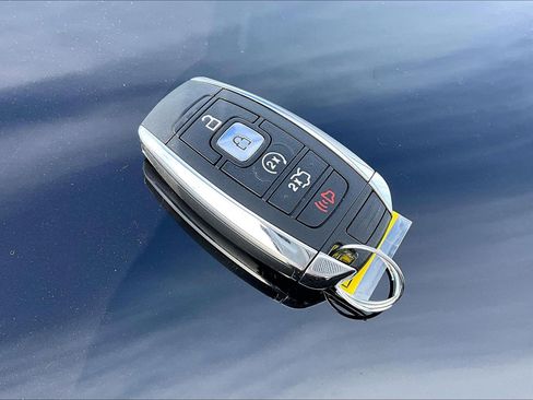 Used 2019 Lincoln Continental Select image 36