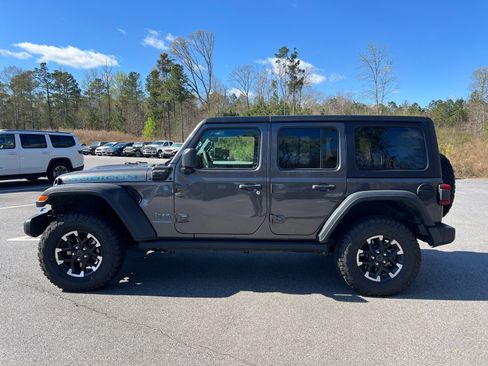 Used 2025 Jeep Wrangler Unlimited Rubicon 4xe w/ Convenience Group image 8