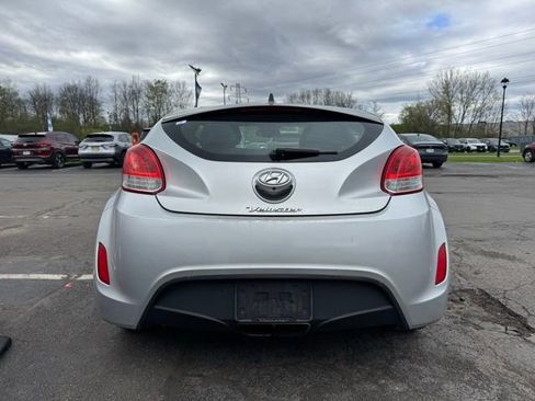 Used 2014 Hyundai Veloster FWD image 2