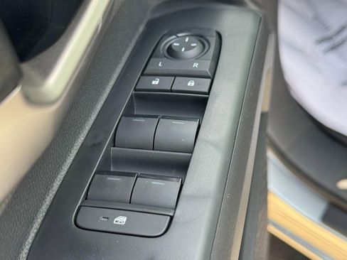 Certified 2025 Toyota Tacoma TRD Off-Road AWD/4WD image 15