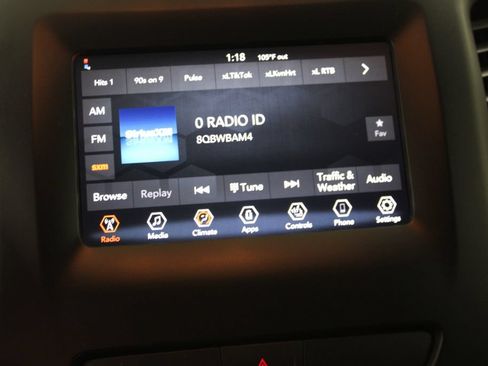 Used 2019 Jeep Cherokee Latitude Plus w/ Cold Weather Group AWD/4WD image 31
